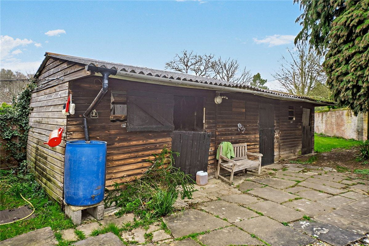 8 bedroom house, Yattendon Road, Hermitage RG18 - Available