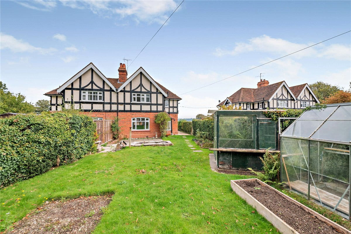 3 bedroom cottage, Rookwood, Stockcross RG20 - Available