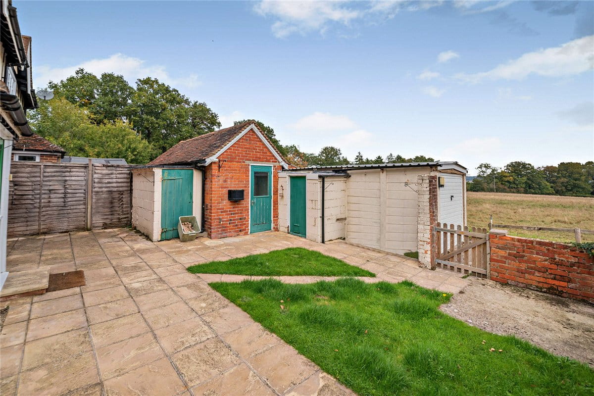 3 bedroom cottage, Rookwood, Stockcross RG20 - Available