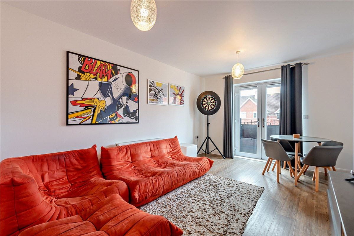 2 bedroom flat, Carpenters Close, Newbury RG14 - Available