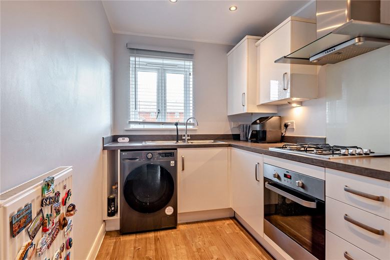 2 bedroom flat, Carpenters Close, Newbury RG14 - Available