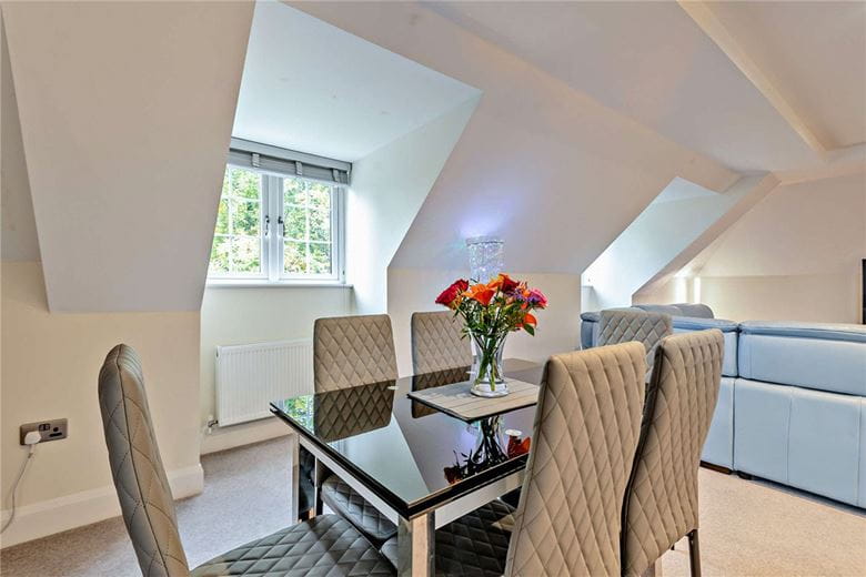 2 bedroom flat, The Dolmans, Shaw RG14 - Available