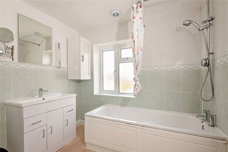 4 bedroom house, Bartlemy Close, Newbury RG14 - Available
