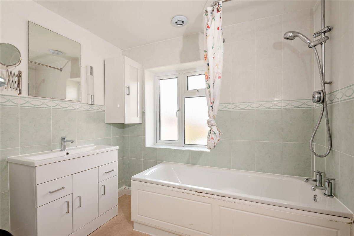 4 bedroom house, Bartlemy Close, Newbury RG14 - Available