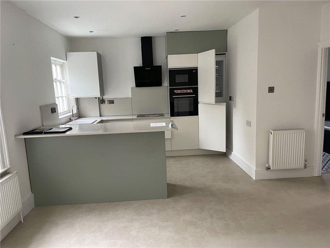 2 bedroom flat, Charnham Court, Hungerford RG17 - Available