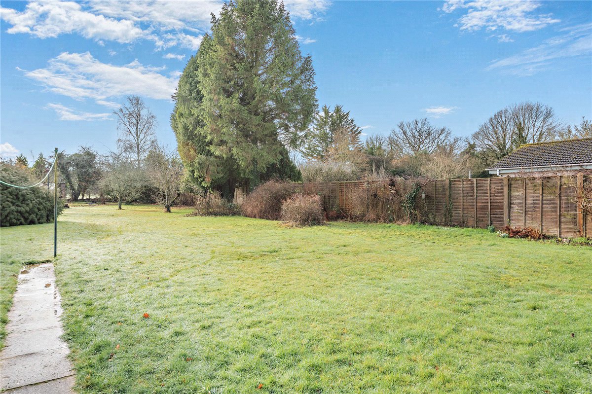 2 bedroom bungalow, Crookham Common Road, Crookham RG19 - Available