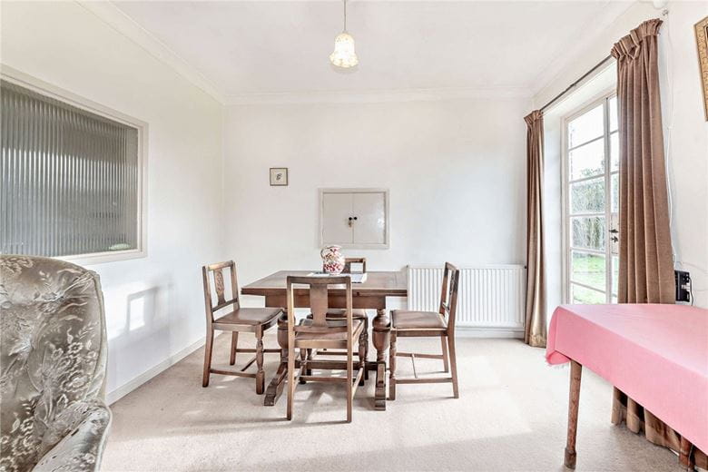 2 bedroom bungalow, Crookham Common Road, Crookham RG19 - Available