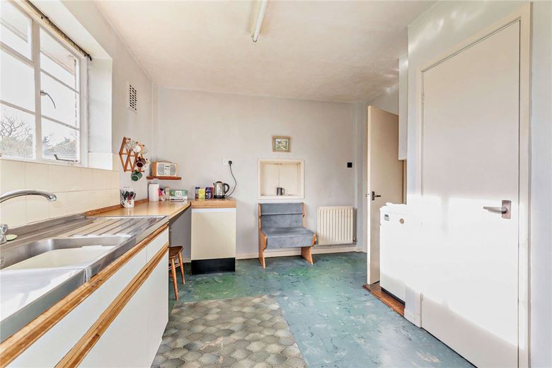 2 bedroom bungalow, Crookham Common Road, Crookham RG19 - Available