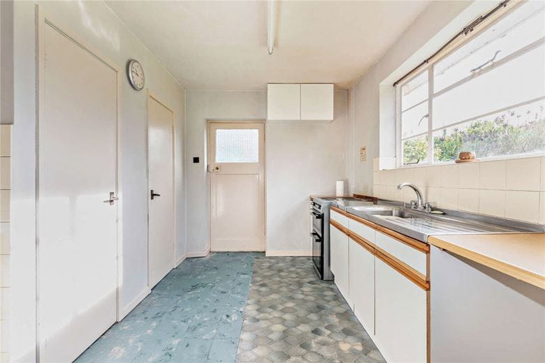 2 bedroom bungalow, Crookham Common Road, Crookham RG19 - Available