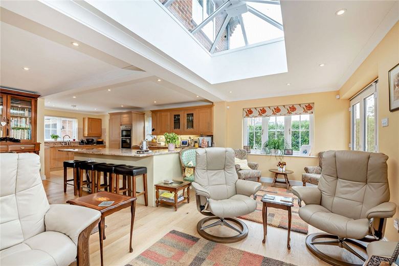 4 bedroom house, Heathfields, Chieveley RG20 - Available