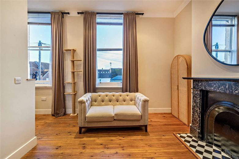 2 bedroom flat, Craven Road, Newbury RG14 - Available