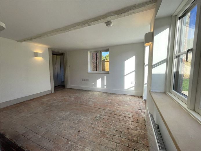 3 bedroom cottage, Enborne Street, Enborne RG14 - Available