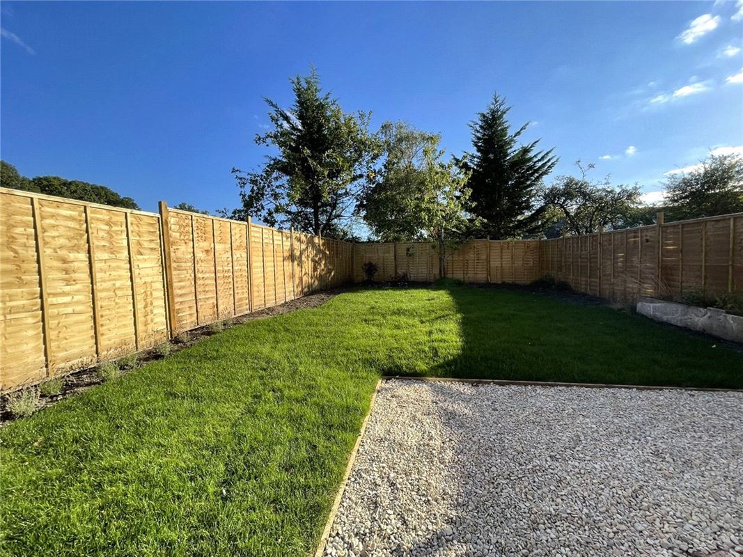 3 bedroom cottage, Enborne Street, Enborne RG14 - Available