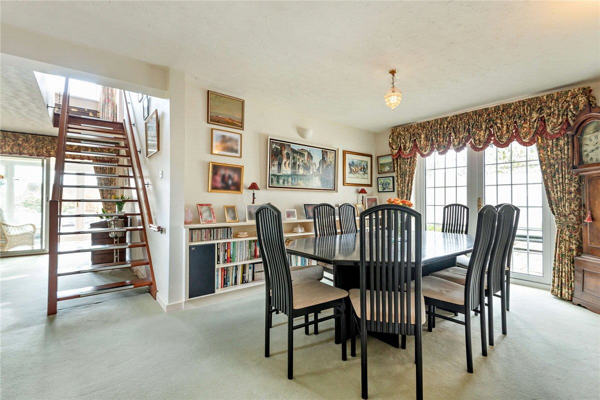 4 bedroom house, Garden Close Lane, Newbury RG14 - Available