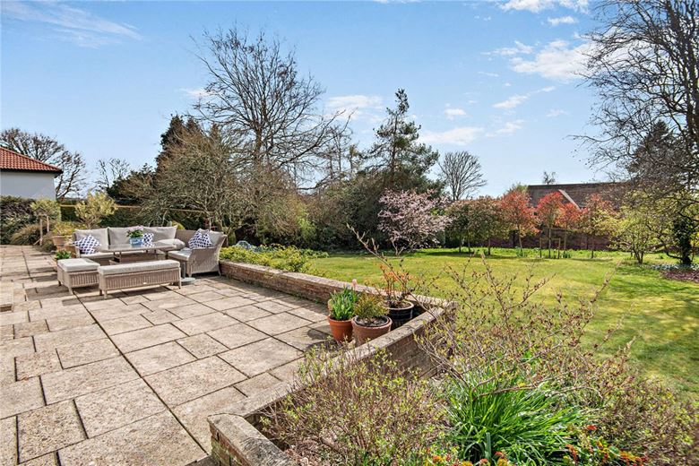 4 bedroom house, Garden Close Lane, Newbury RG14 - Available