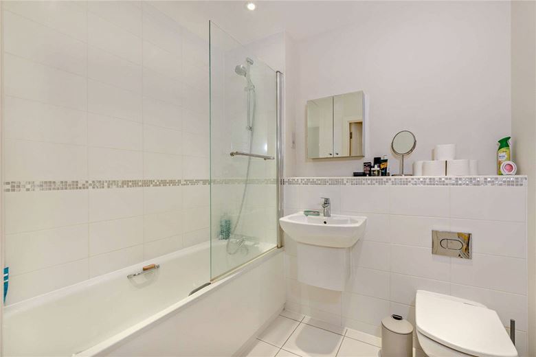 2 bedroom flat, West Street, Newbury RG14 - Available