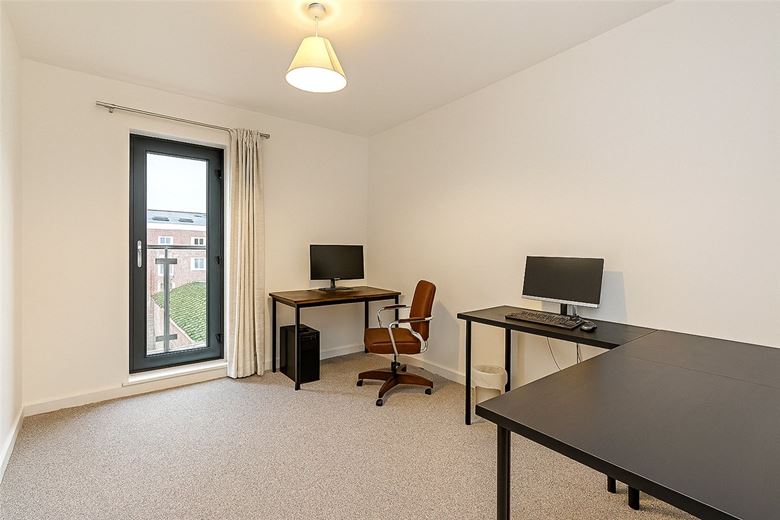 2 bedroom flat, West Street, Newbury RG14 - Available