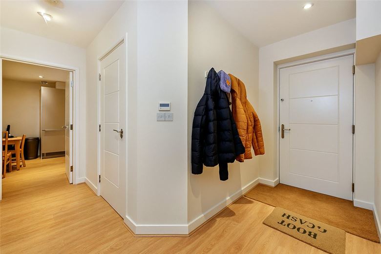 2 bedroom flat, West Street, Newbury RG14 - Available