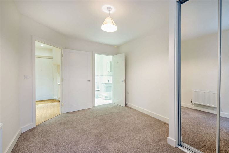 2 bedroom flat, West Street, Newbury RG14 - Available