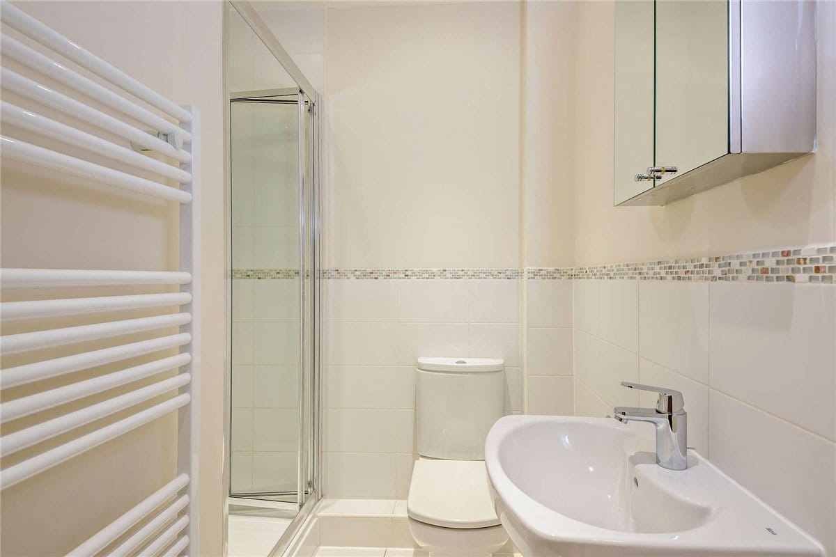 2 bedroom flat, West Street, Newbury RG14 - Available