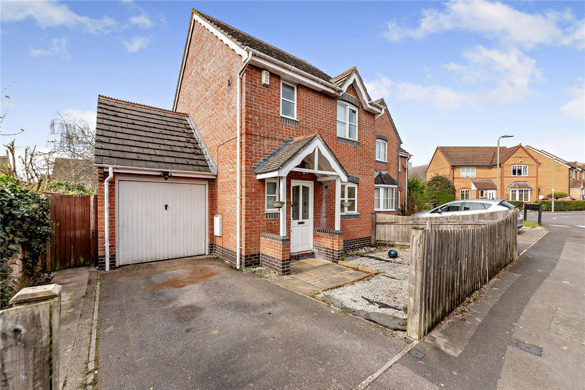 3 bedroom house, Meadowsweet Close, Thatcham RG18 - Available