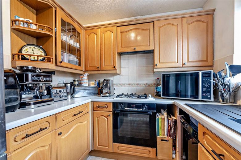 3 bedroom house, Meadowsweet Close, Thatcham RG18 - Available