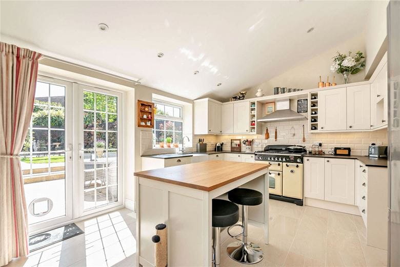 3 bedroom house, Shaw Road, Newbury RG14 - Available