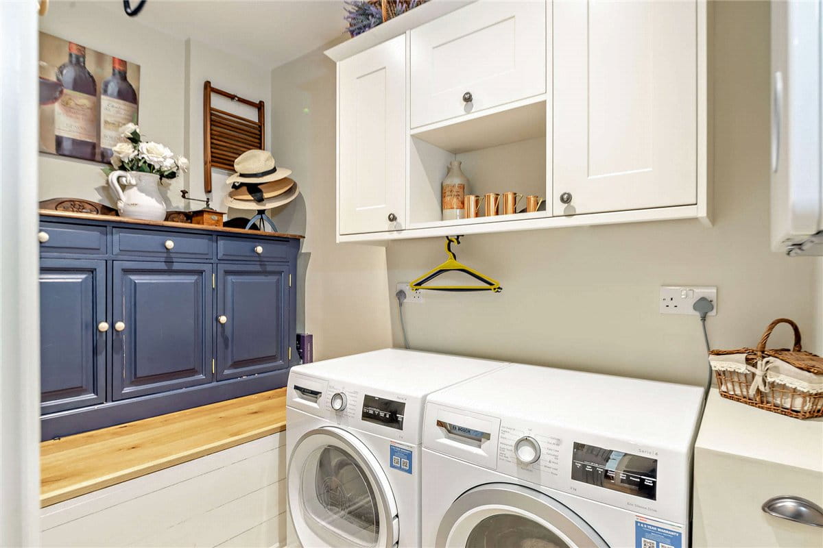 3 bedroom house, Shaw Road, Newbury RG14 - Available