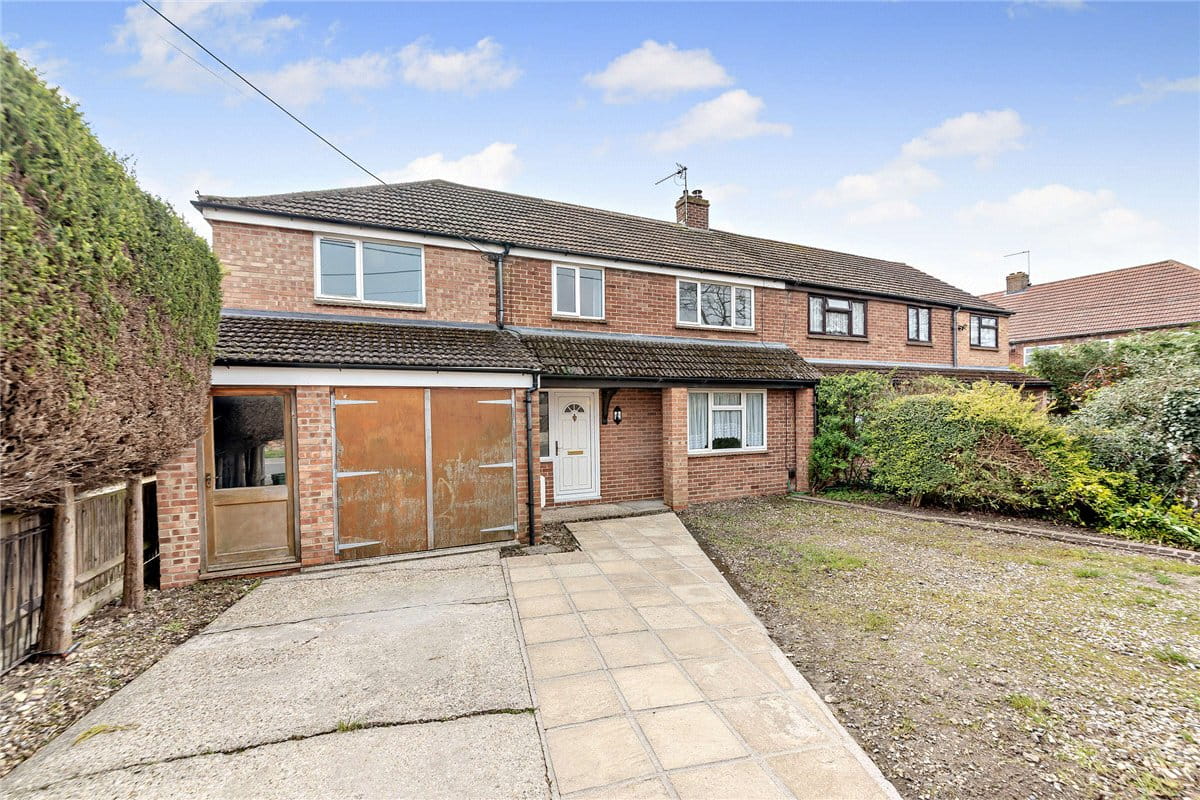 4 bedroom house, Sagecroft Road, Thatcham RG18 - Available