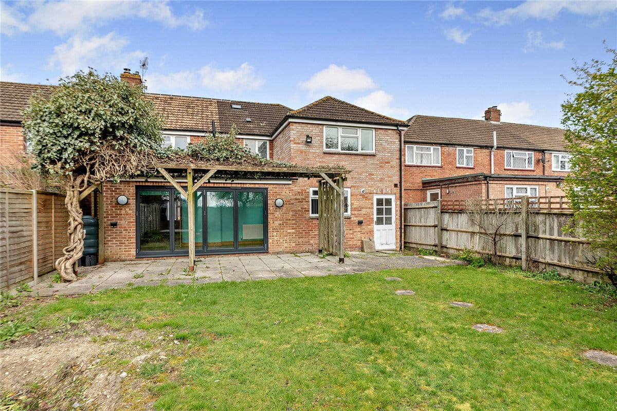 4 bedroom house, Sagecroft Road, Thatcham RG18 - Available