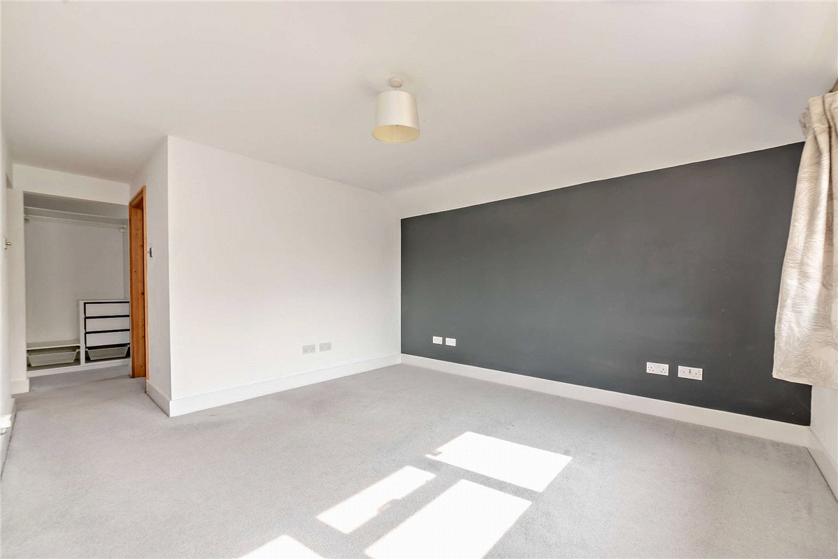 4 bedroom house, Sagecroft Road, Thatcham RG18 - Available