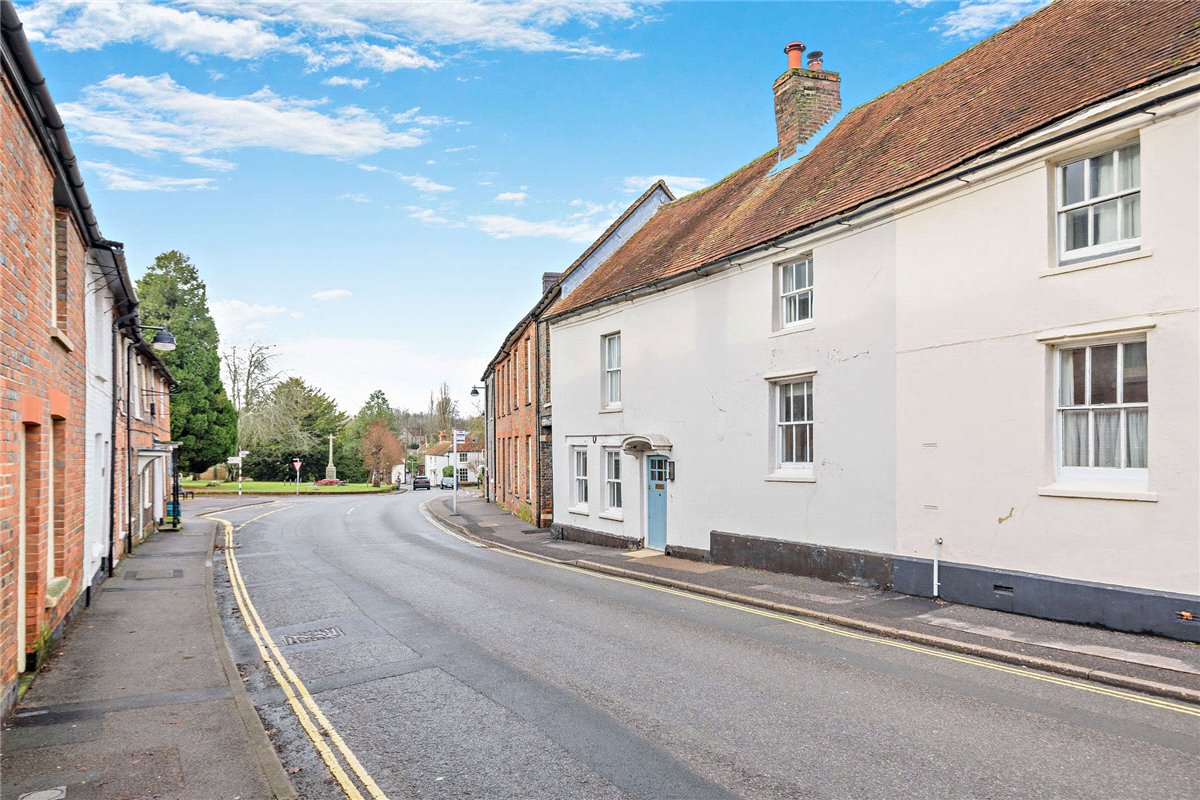 4 bedroom house, George Street, Kingsclere RG20 - Available