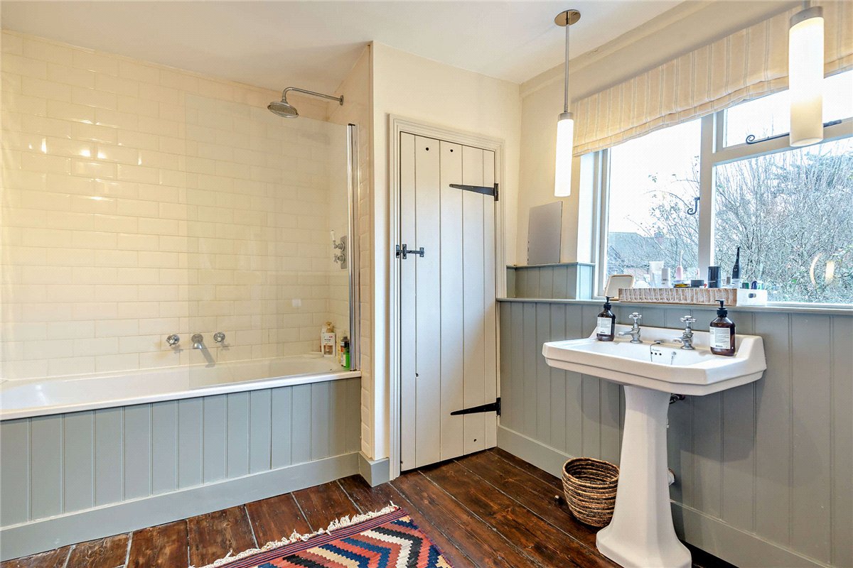 4 bedroom house, George Street, Kingsclere RG20 - Available