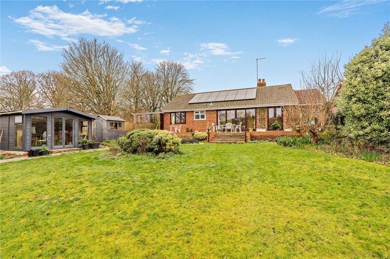 3 bedroom bungalow, Downs Close, Eastbury RG17 - Available