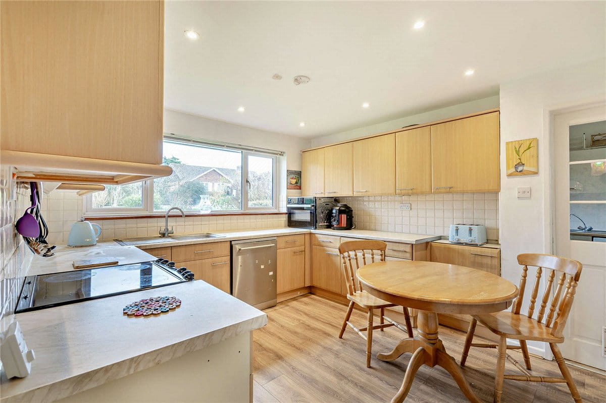 3 bedroom bungalow, Downs Close, Eastbury RG17 - Available