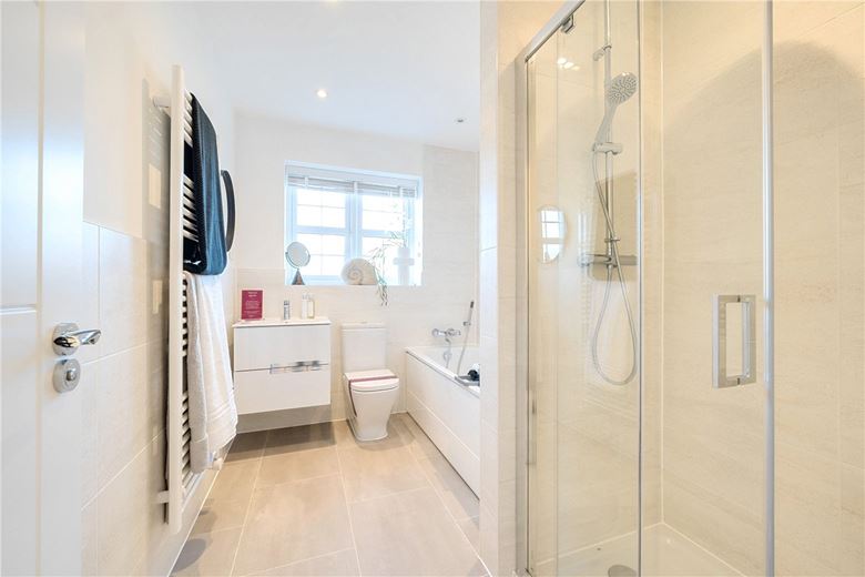 4 bedroom house, Princess Gardens, Bishops Green RG20 - Available