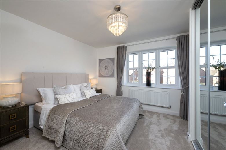 4 bedroom house, Princess Gardens, Bishops Green RG20 - Available