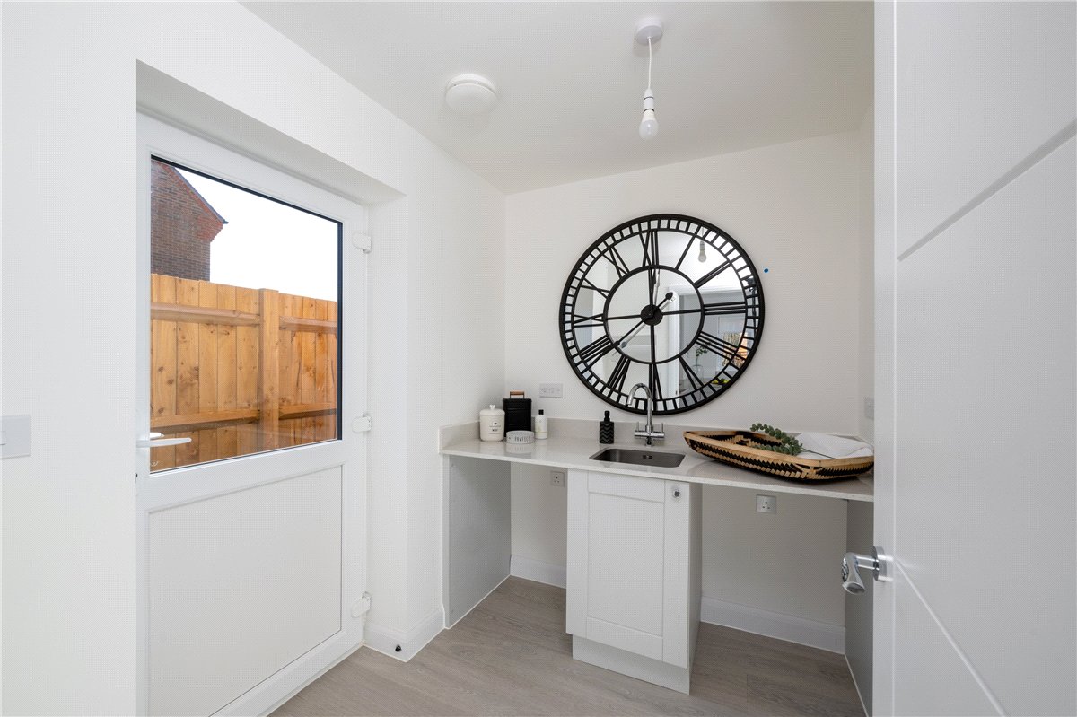 4 bedroom house, Princess Gardens, Bishops Green RG20 - Available