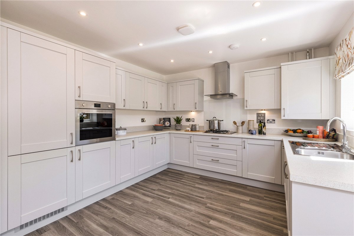 3 bedroom house, Princess Gardens, Bishops Green RG20 - Available