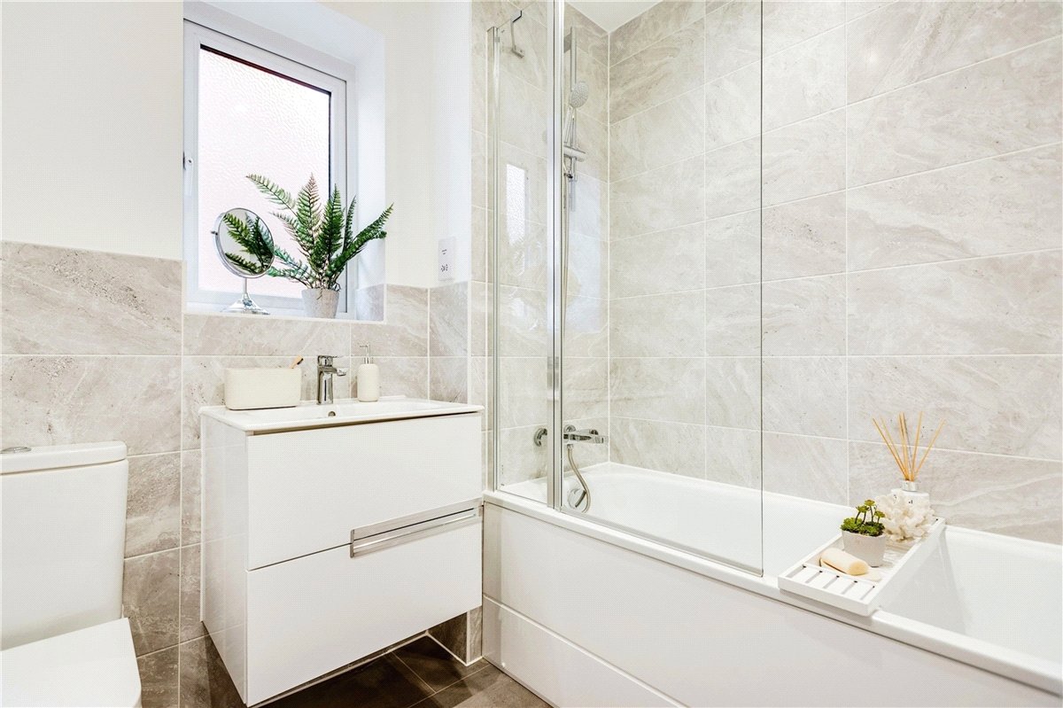 4 bedroom house, Princess Gardens, Bishops Green RG20 - Available