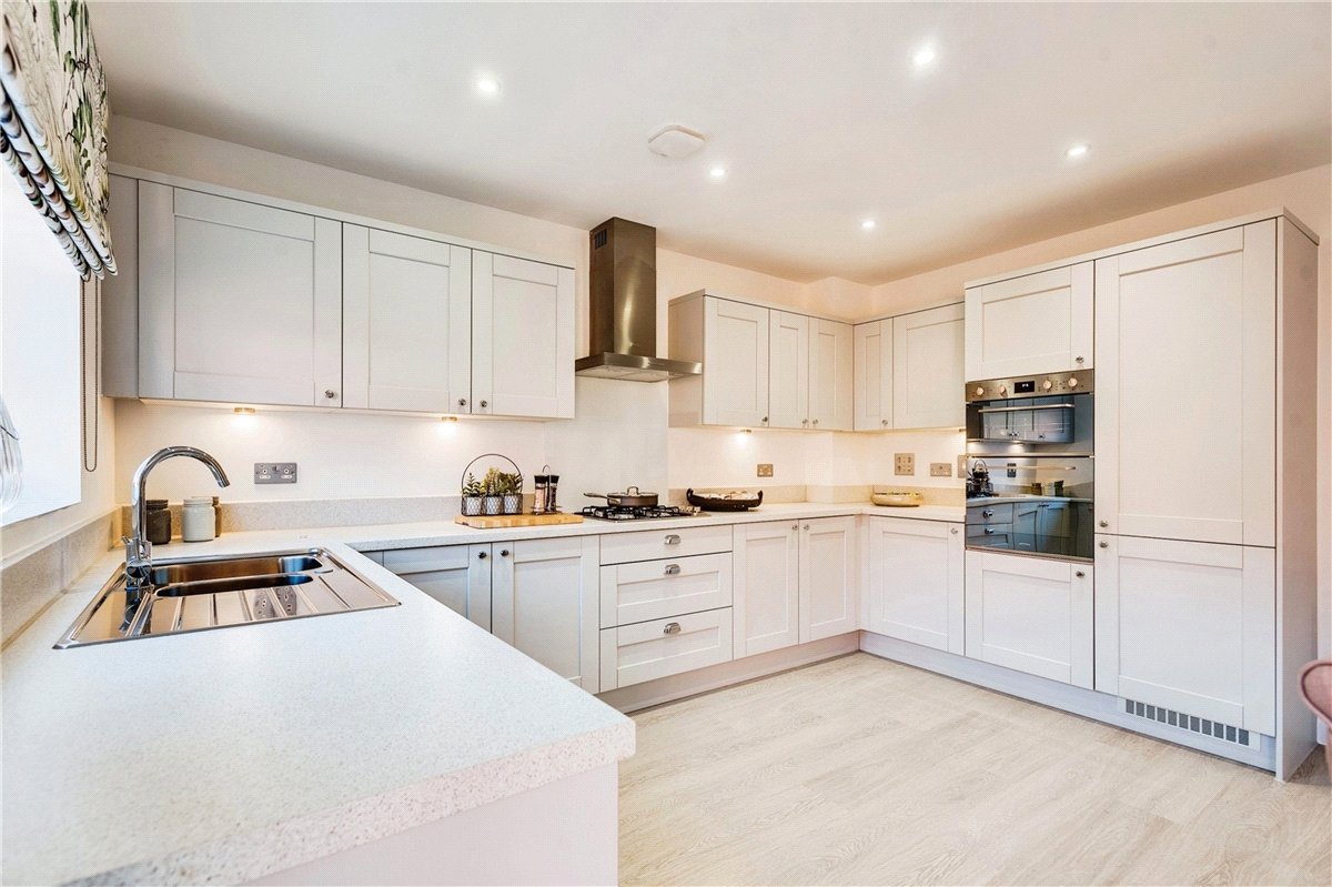 4 bedroom house, Princess Gardens, Bishops Green RG20 - Available