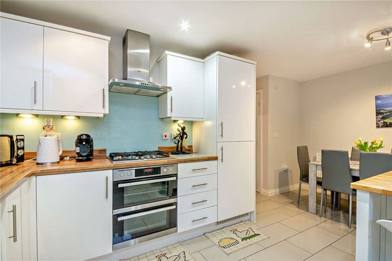 3 bedroom house, Blake Road, Hermitage RG18 - Available