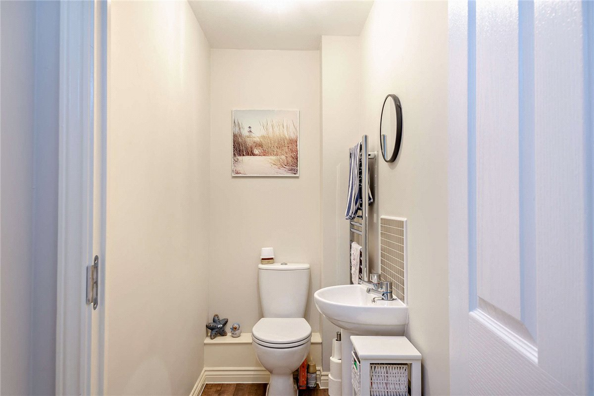 3 bedroom house, Blake Road, Hermitage RG18 - Available