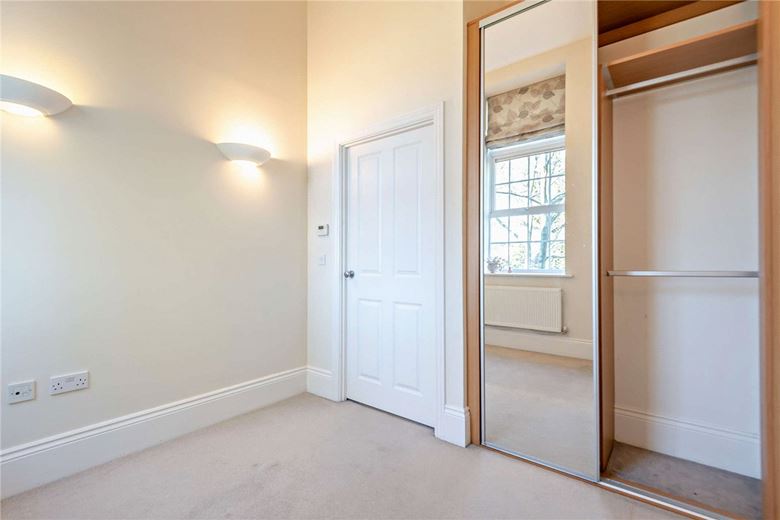 1 bedroom flat, Ireland Drive, Newbury RG14 - Available