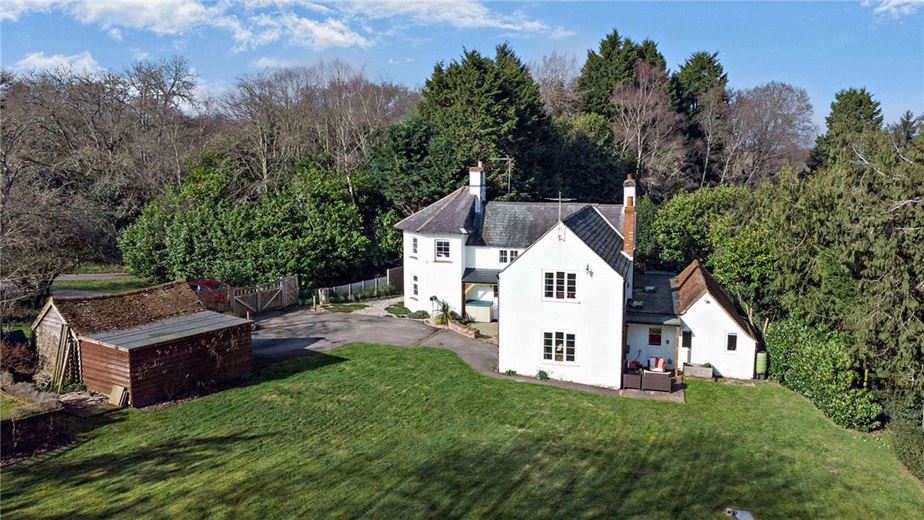 4 bedroom house, Burys Bank Road, Crookham Common RG19 - Available