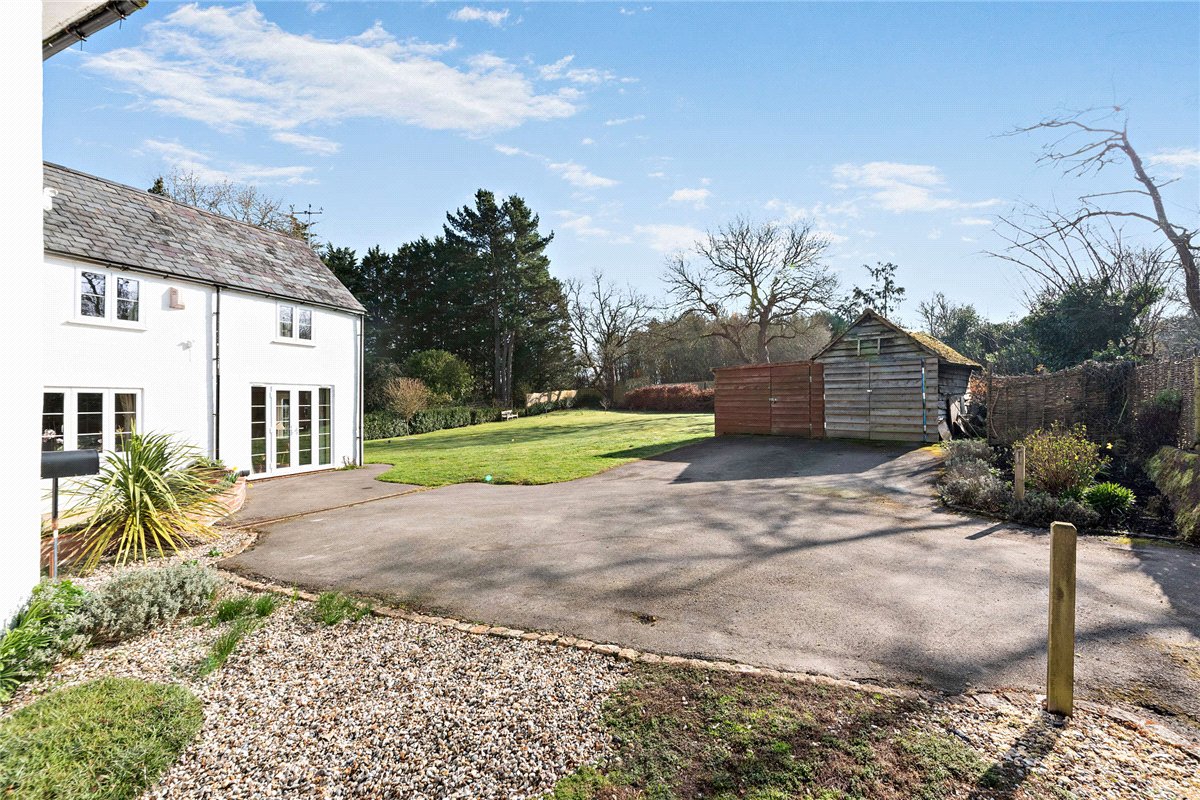 4 bedroom house, Burys Bank Road, Crookham Common RG19 - Available