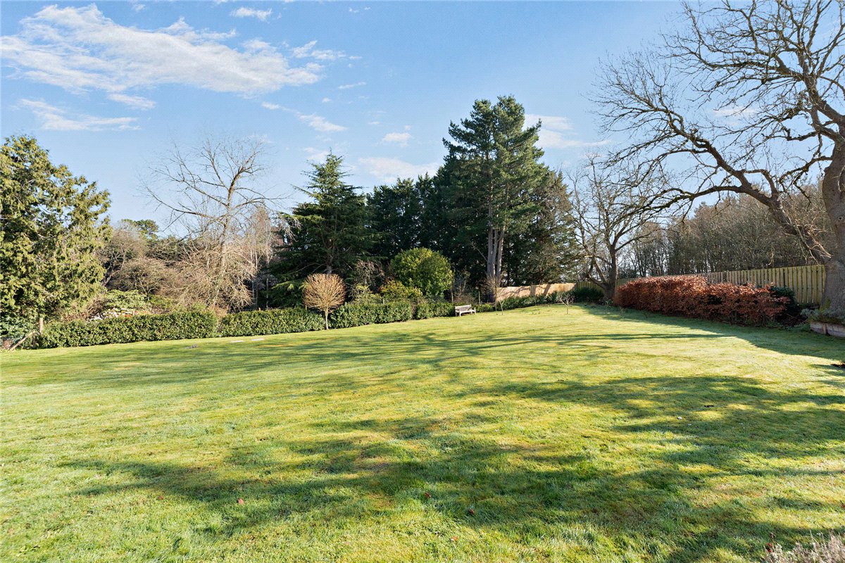 4 bedroom house, Burys Bank Road, Crookham Common RG19 - Available