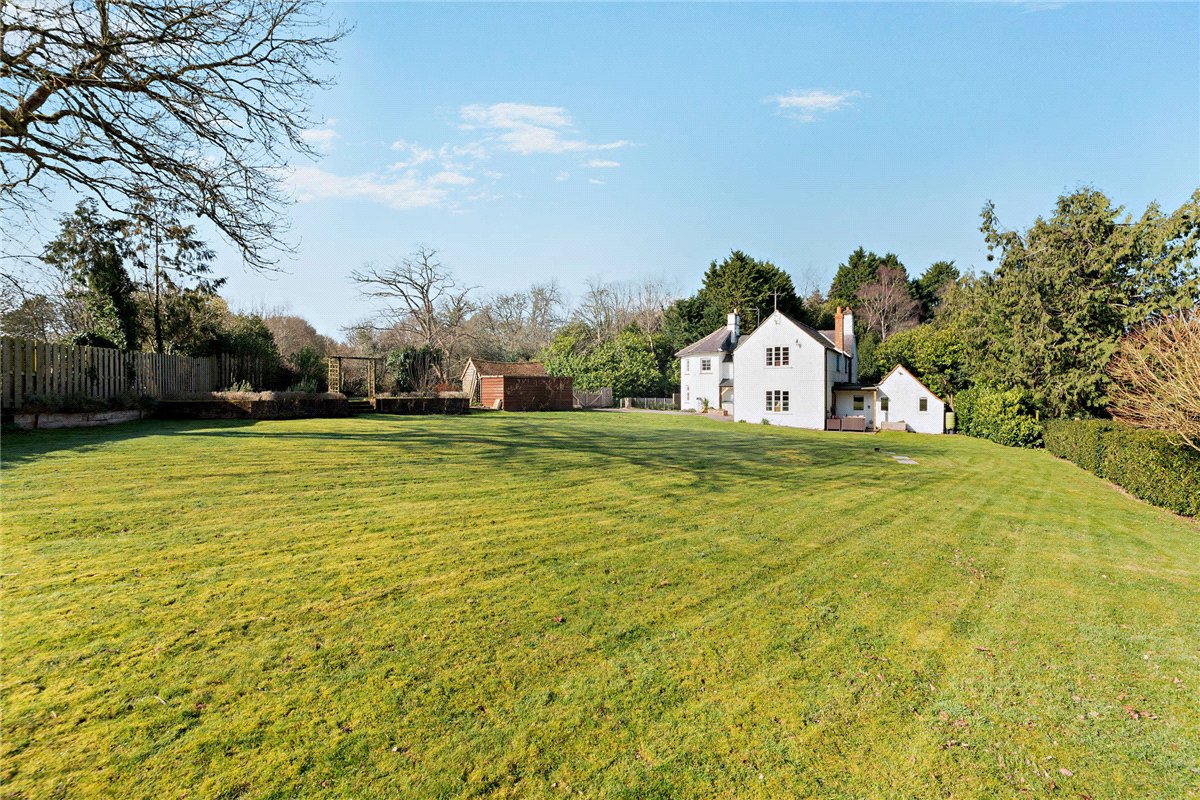 4 bedroom house, Burys Bank Road, Crookham Common RG19 - Available