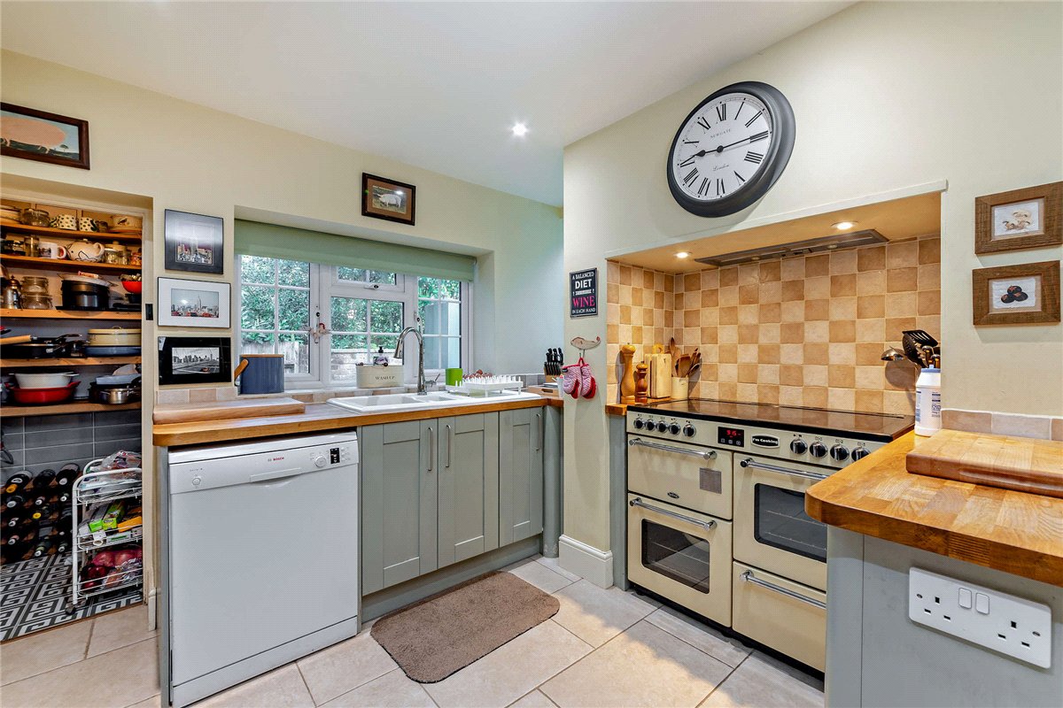 4 bedroom house, Burys Bank Road, Crookham Common RG19 - Available