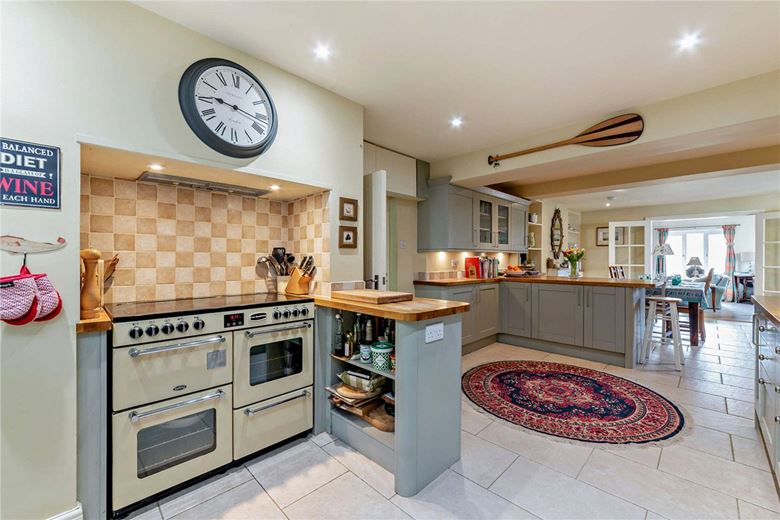 4 bedroom house, Burys Bank Road, Crookham Common RG19 - Available